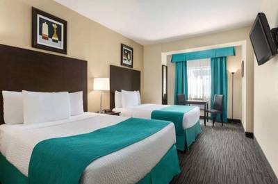 Chambre   © Days Inn By Wyndham Montreal East
