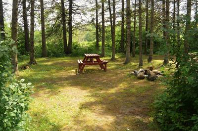 Camping avec ou sans services   © L.Charles