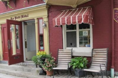 AU PETIT HÔTEL