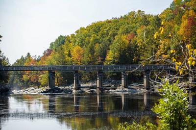 Passerelle barrage   © J.Perron