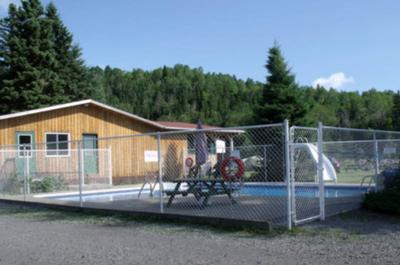 Piscine et salle communautaire