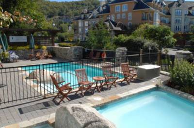 Piscine et bain tourbillon extérieurs