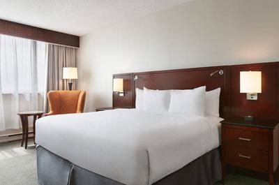 Chambre signature 1 lit king   © Travelodge Québec Par Wyndham