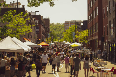 Du 22 au 25 août 2024 – La foire commerciale de l’Avenue du Mont-Royal pour terminer l’été en beauté / le 23 août 5@7 Animation et spectacle de Noé Lira qui avait été annulé lors du festival RU en raison de la pluie